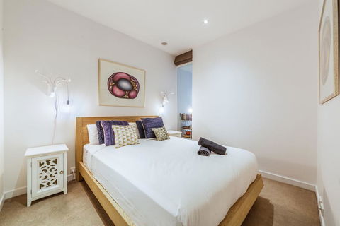 Elegant 1 Bed 1 Bath & Free Parking - Accommodation Melbourne 3