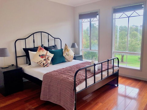 Elegant Glen House 4B5B ParkFront - Accommodation Melbourne 1