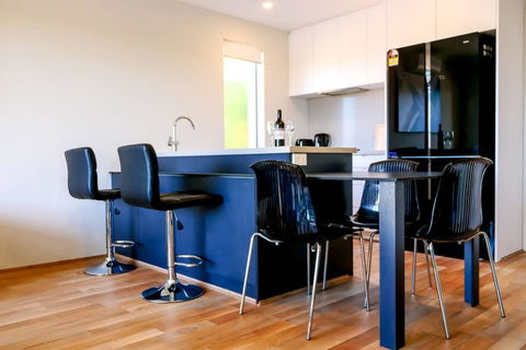 Elegantly Appointed BRAND NEW Luxurious Apartment! - Accommodation Melbourne 2