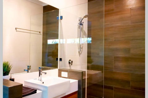 Elegantly Appointed BRAND NEW Luxurious Apartment! - Accommodation Melbourne 3