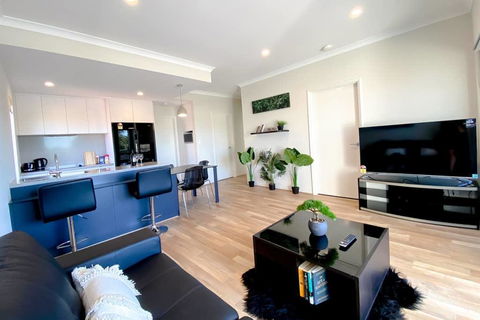 Elegantly Appointed BRAND NEW Luxurious Apartment! - Accommodation Melbourne 0