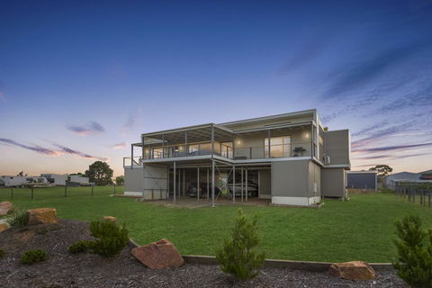 Elevation - Waterviews In Newlands Arm - Accommodation Melbourne 0