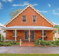 Eliza 1875 Red Brick Duplex Townhouse - Accommodation Melbourne
