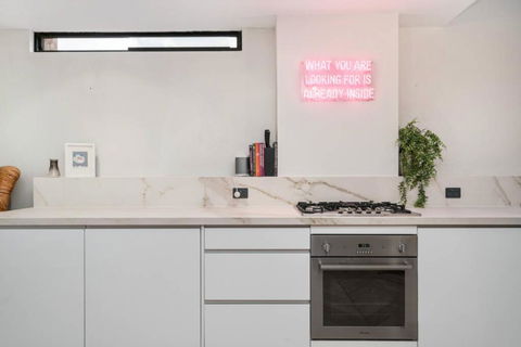 Enjoy Cafe Culture From Chic Warehouse Conversion - Accommodation Melbourne 2