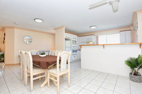 Enjoy Sunsets And Waterviews From Your Private Balcony - Accommodation Melbourne 2