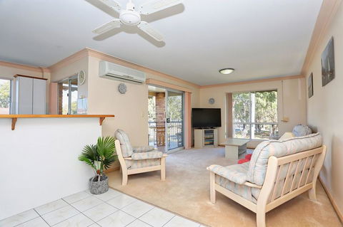 Enjoy Sunsets And Waterviews From Your Private Balcony - Accommodation Melbourne 1