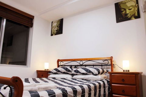 Executively Styled 2 Bed, 2 Bath, Perfect Location - Accommodation Melbourne 3