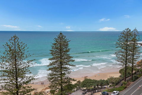 FABULOUS BEACHFRONT POSITION - Accommodation Melbourne 0