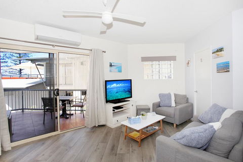 FABULOUS BEACHFRONT POSITION - Accommodation Melbourne 2