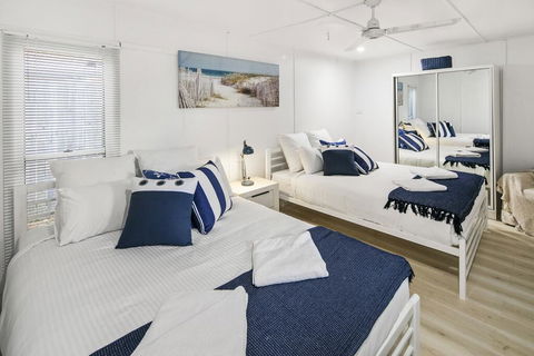 Family Beach House With Parking And Outdoor Dining - Accommodation Melbourne 3