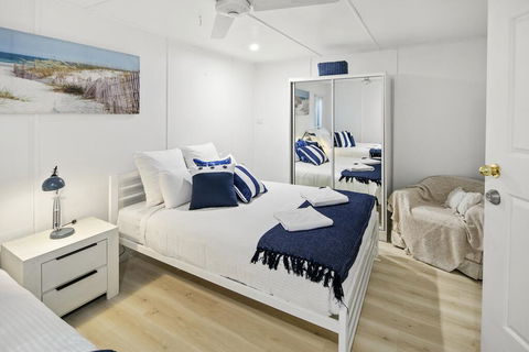 Family Beach House With Parking And Outdoor Dining - Accommodation Melbourne 2