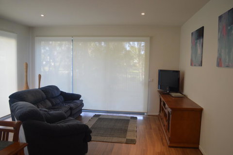 Family Friendly Unit - Accommodation Melbourne 3