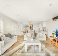 Family House With BBQ Deck Water View and Parking - Accommodation Melbourne