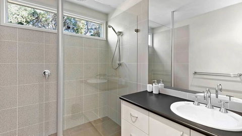 FLORENCE HOUSE Sundrenched Luxury With Pool & Deck - Melbourne 4u 1