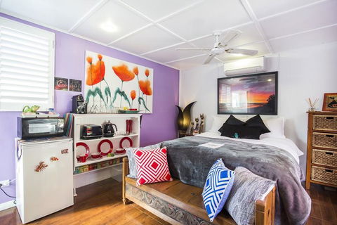Frog Hollow - Accommodation Melbourne 0