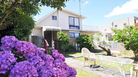 GETAWAY ON GARDEN - FREE WIFI - PET FRIENDLY (OUTSIDE ONLY) - Accommodation Melbourne 3