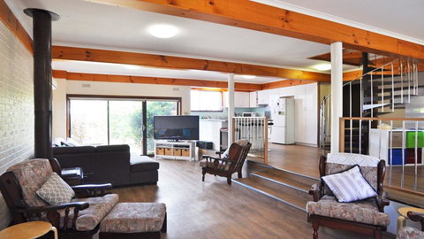 GETAWAY ON GARDEN - FREE WIFI - PET FRIENDLY (OUTSIDE ONLY) - Accommodation Melbourne 2