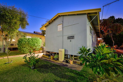Getaway Villas Unit 3 - 3 Bedroom Self-Contained Villa With A Deck - Accommodation Melbourne 1