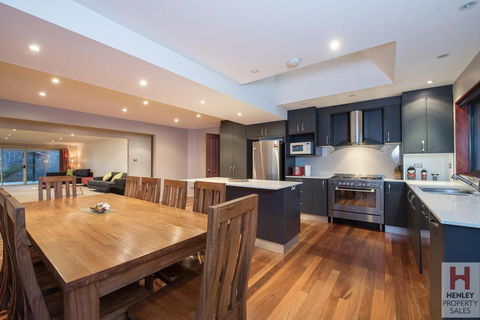 Gippsland Twelve-Spacious And Central With Off Street Parking - Accommodation Melbourne 0
