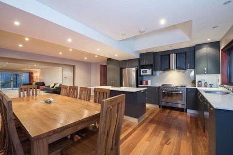 Gippsland Twelve-Spacious And Central With Off Street Parking - Accommodation Melbourne 1