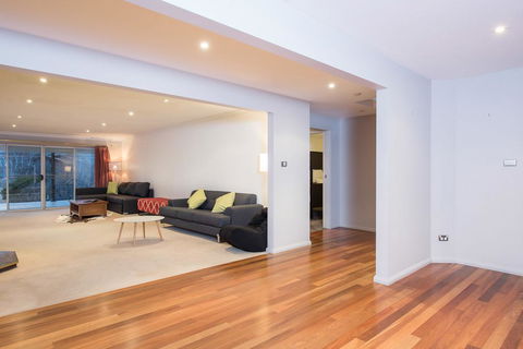 Gippsland Twelve-Spacious And Central With Off Street Parking - Accommodation Melbourne 3