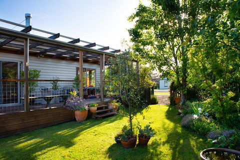 Giraffe Manor - Accommodation Melbourne 3