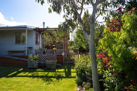 Giraffe Manor - Accommodation Melbourne 1