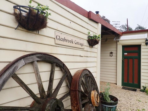 Glenbrook House & Cottage - Accommodation Melbourne 0