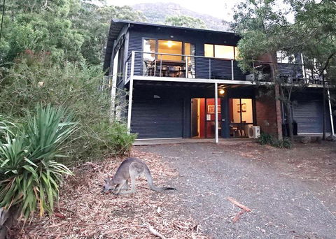 Glengarriff Townhouse 2 - Accommodation Melbourne 1