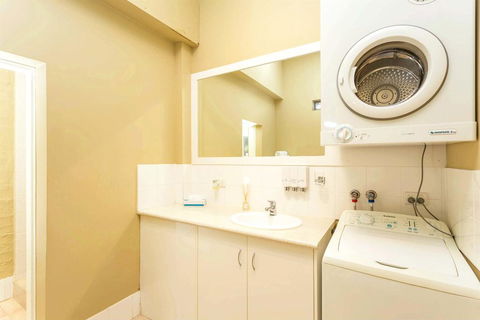 Globe Apartments - Accommodation Melbourne 2