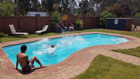 Golden Country Motel And Caravan Park - Accommodation Melbourne 1