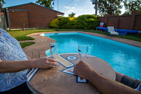 Golden Country Motel And Caravan Park - Accommodation Melbourne 0