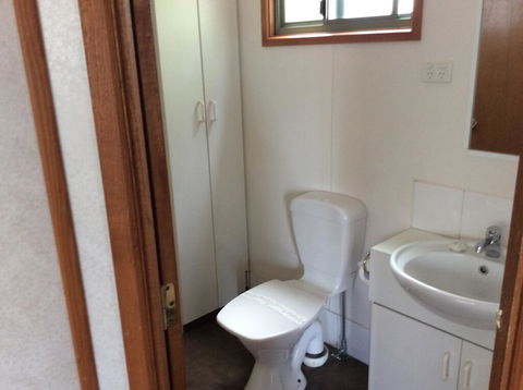 Golden Country Motel And Caravan Park - Accommodation Melbourne 2