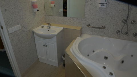 Golden Leaf Motel - Accommodation Melbourne 3
