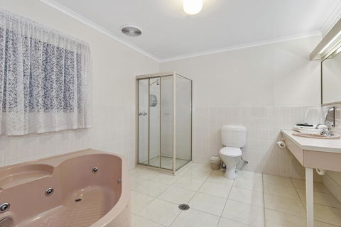 Golden Square Motor Inn - Accommodation Melbourne 3