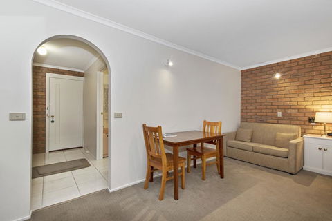 Golden Square Motor Inn - Accommodation Melbourne 2