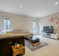 Gorgeous 4BR home in Point Cook - Accommodation Melbourne