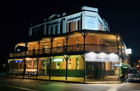 Grand Neath Hotel - Accommodation Melbourne 1
