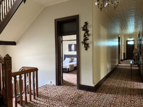 Grand Neath Hotel - Accommodation Melbourne 2