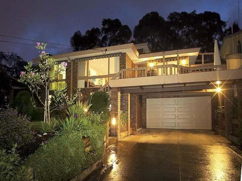 Great Views/Location 5 Bedrooms In Glen Waverley - Accommodation Melbourne 0