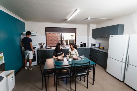 Guild House 6 Bedroom Flat - Melbourne 4u 2