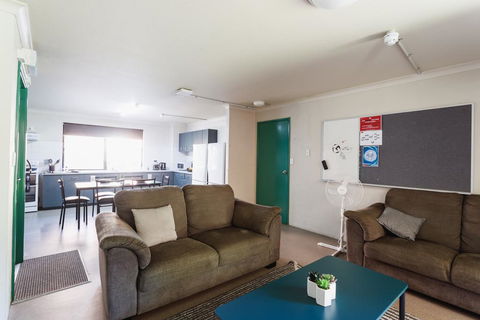 Guild House 6 Bedroom Flat - Melbourne 4u 0