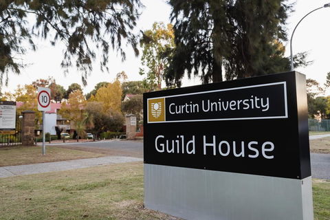 Guild House 6 Bedroom Flat - Melbourne 4u 1