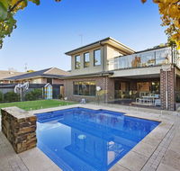 Hampton Haven with Pool for families and a max of 8 adults. - Accommodation Melbourne
