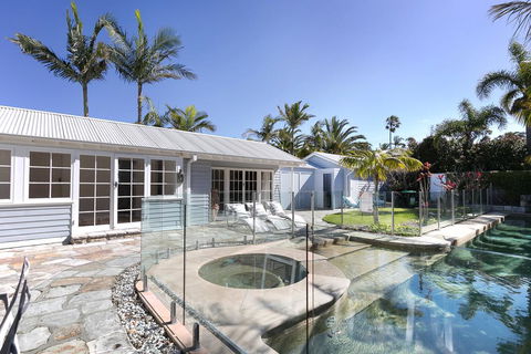 Hamptons Style Family Home 5 Minutes From Beach - Accommodation Melbourne 2