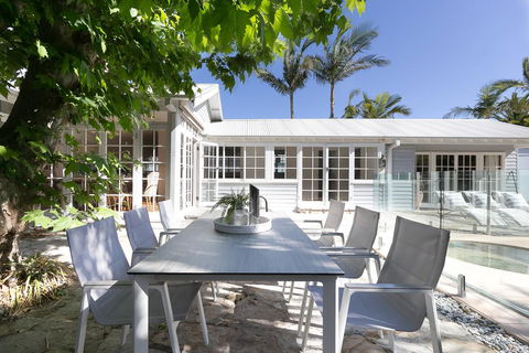 Hamptons Style Family Home 5 Minutes From Beach - Accommodation Melbourne 3