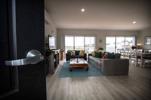 Happy Hours - Accommodation Melbourne 2