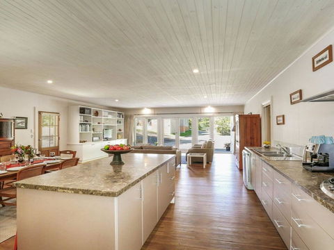 Hardigreen Park - Spacious With Tennis Court - Accommodation Melbourne 1