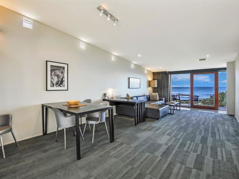 HEARN'S BEACHSIDE VILLA 2 - Accommodation Melbourne 2