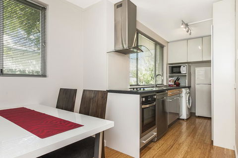 Hensman 01 - Accommodation Melbourne 1